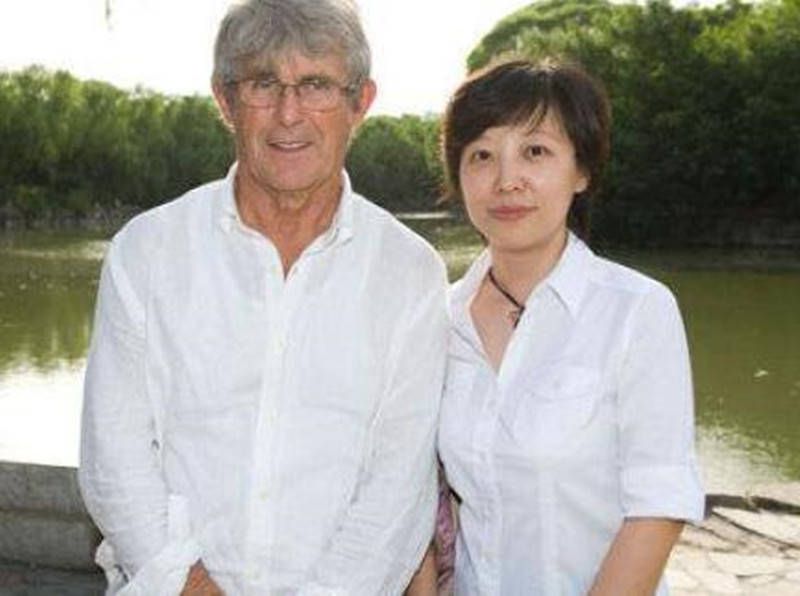 西媒Relevo消息，巴萨队长罗贝托的未来并不明确，西媒称，罗伯托的未来并不明朗，球员的身边人士表示“罗贝托正处于艰难境地”。